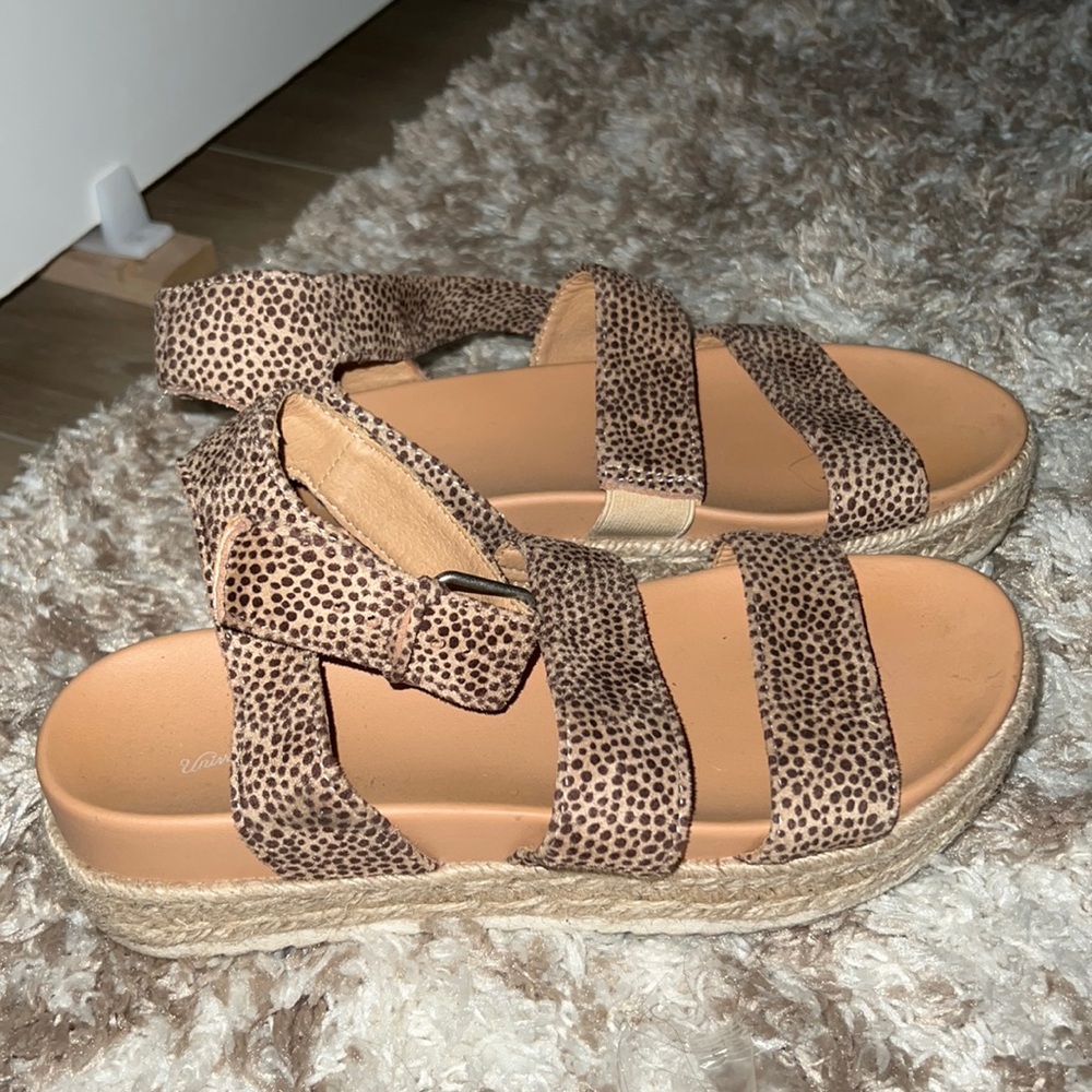Platform sandals